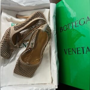 Bottega Veneta Stretch Pumps